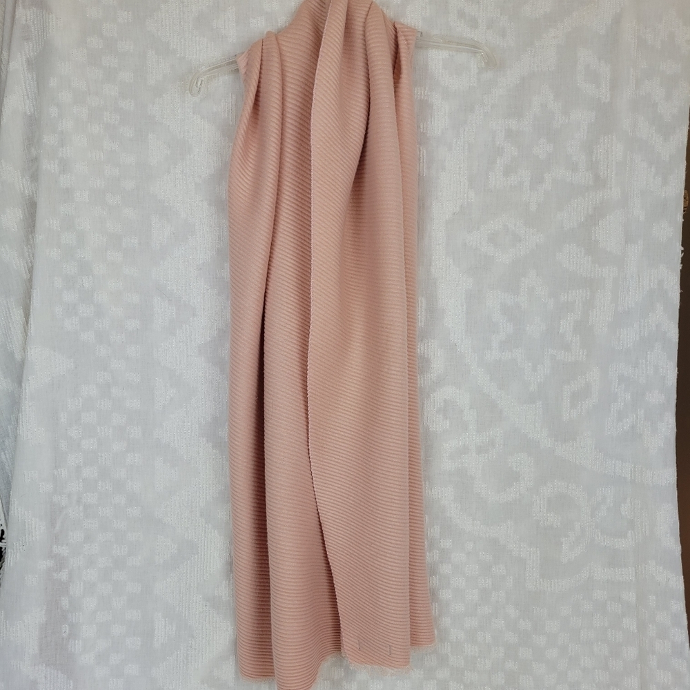 Lands End pale pink wide scarf ribbed with fringe ends cozy warm soft fabric - Picture 2 of 8